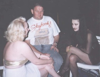 Mal between two women